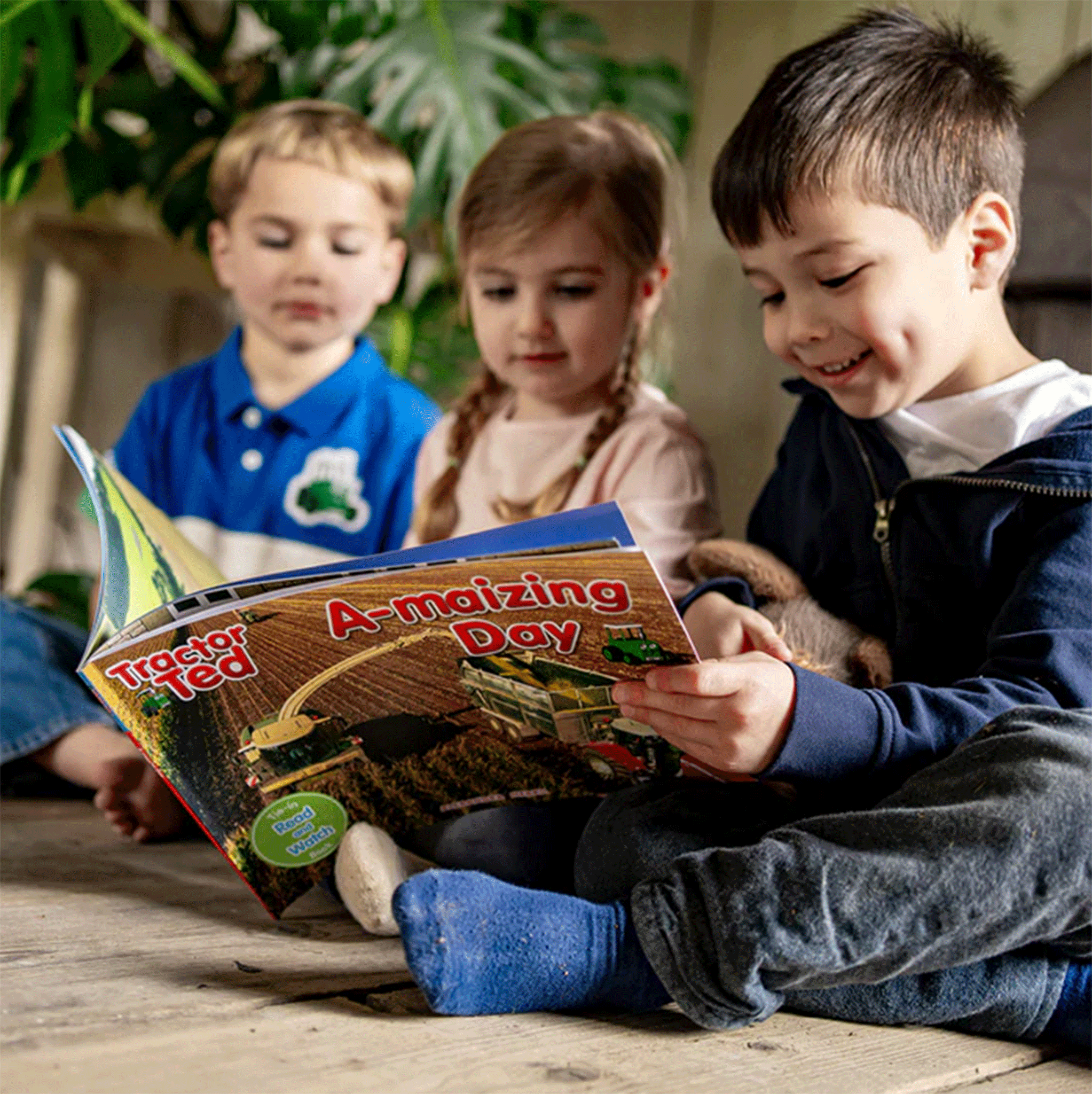 Tractor Ted A-maizing Day Read & Watch Book