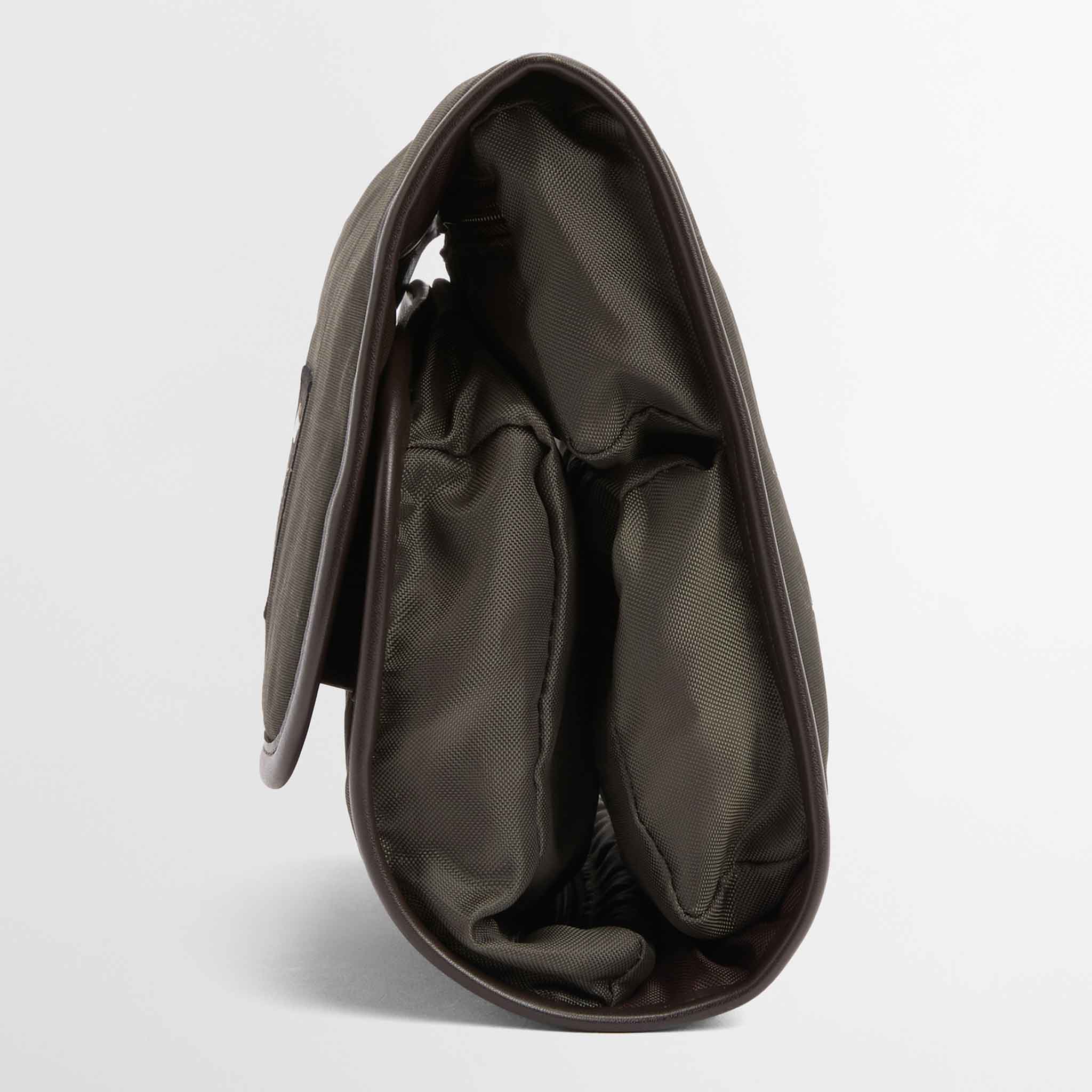 Barbour Waxed Hanging Washbag Olive-Beacon