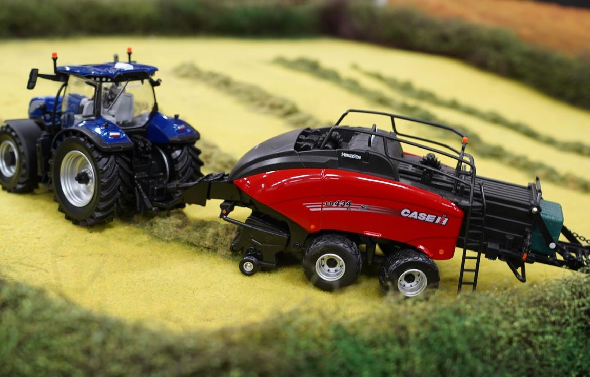 Britains Case Large Baler LB434 XL 1.32 Scale 2