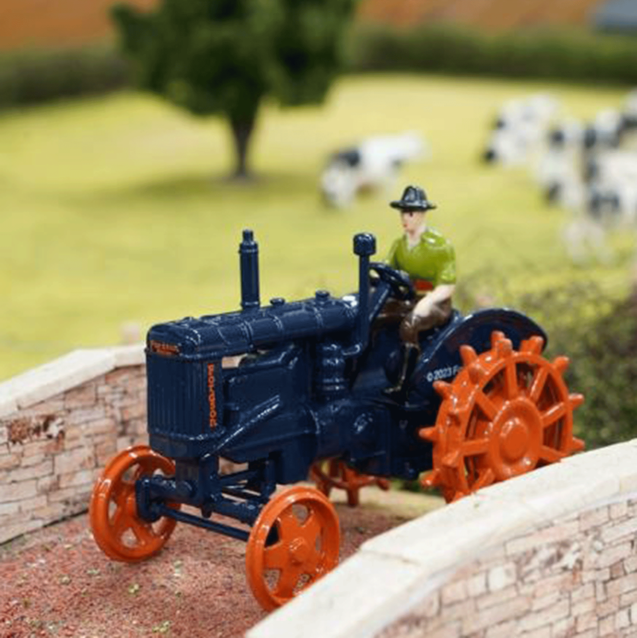 Britains Fordson Major Tractor with Steel Wheels 1:32 Scale