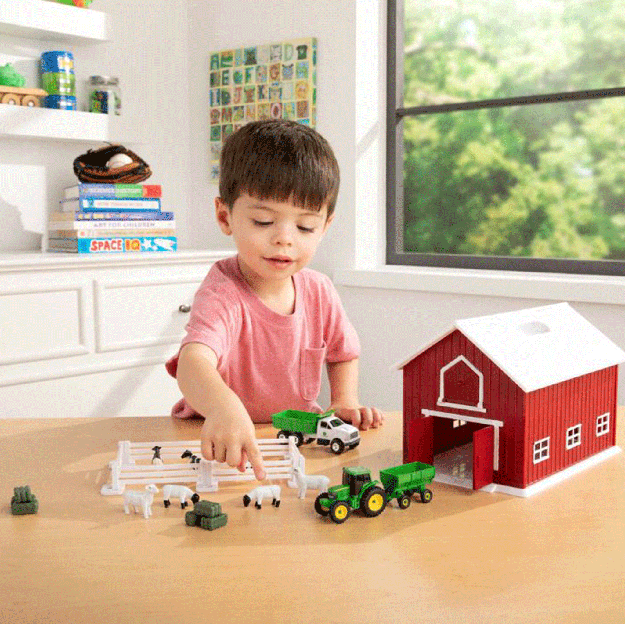 Britains John Deere Barn Playset 24pcs 1:64 Scale