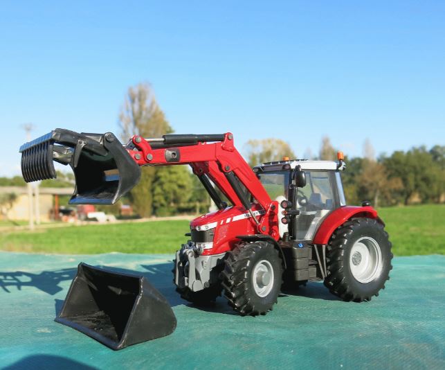 Britains Massey Ferguson 6616 Tractor & Loader 1.32 Scale 4