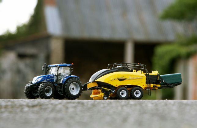 Britains New Holland 1290 Big Square Baler Plus 1.32 Scale 3