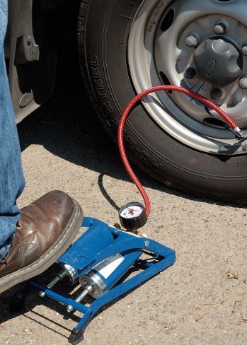 Draper Twin Cylinder Foot Pump & Gauge 4