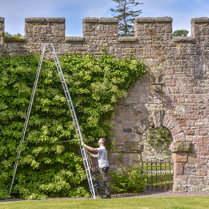 Workware GMF480 16ft Aluminium Tripod Ladder 2