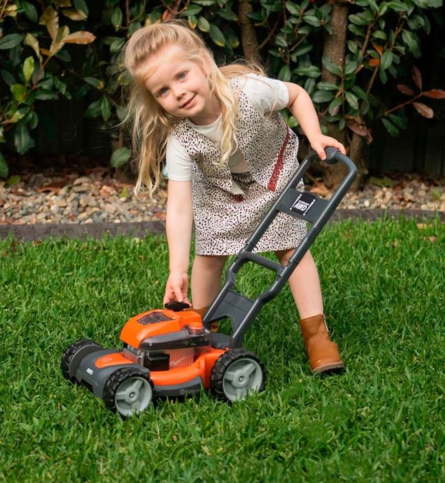 Husqvarna Children’s Battery Operated Toy Lawn Mower 2