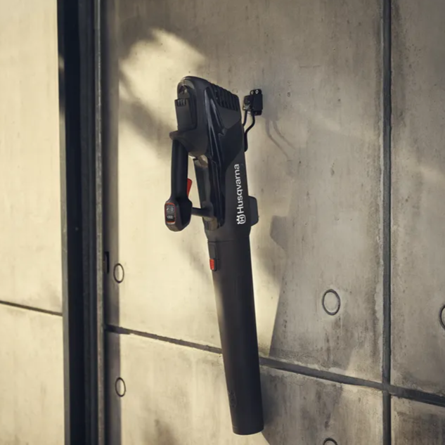 Husqvarna ASPIRE B8X-P4A Battery Leaf Blower KIT