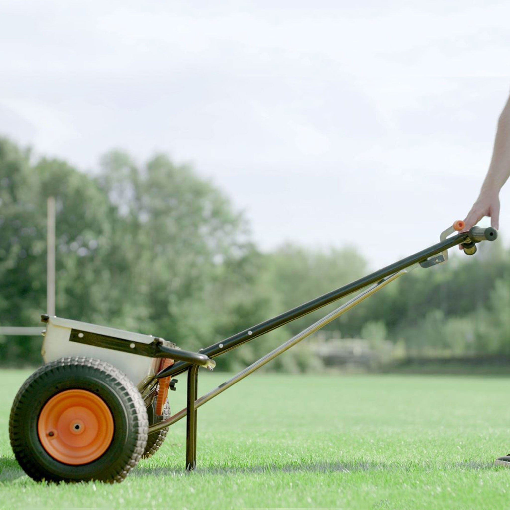 ICL-Accupro-Professional-Drop-Spreader-3