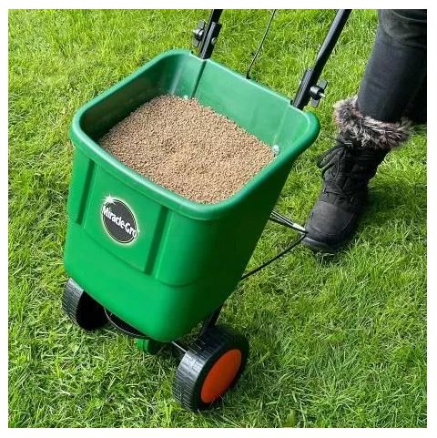 Miracle-Gro Rotary Spreader 2