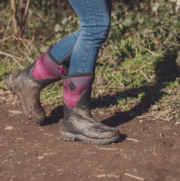 Muck Boot Ladies Arctic Sport II Short Boots Black-Magenta 2