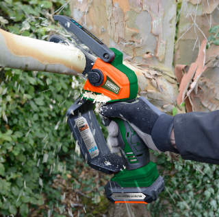 Portek TRIM-IT Rechargeable Pruning Saw 3