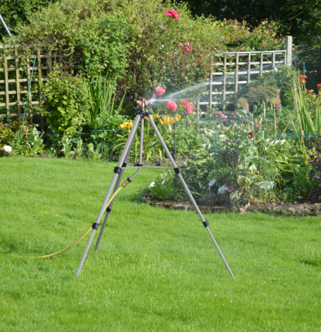 Portek Tripod Garden Sprinkler 2