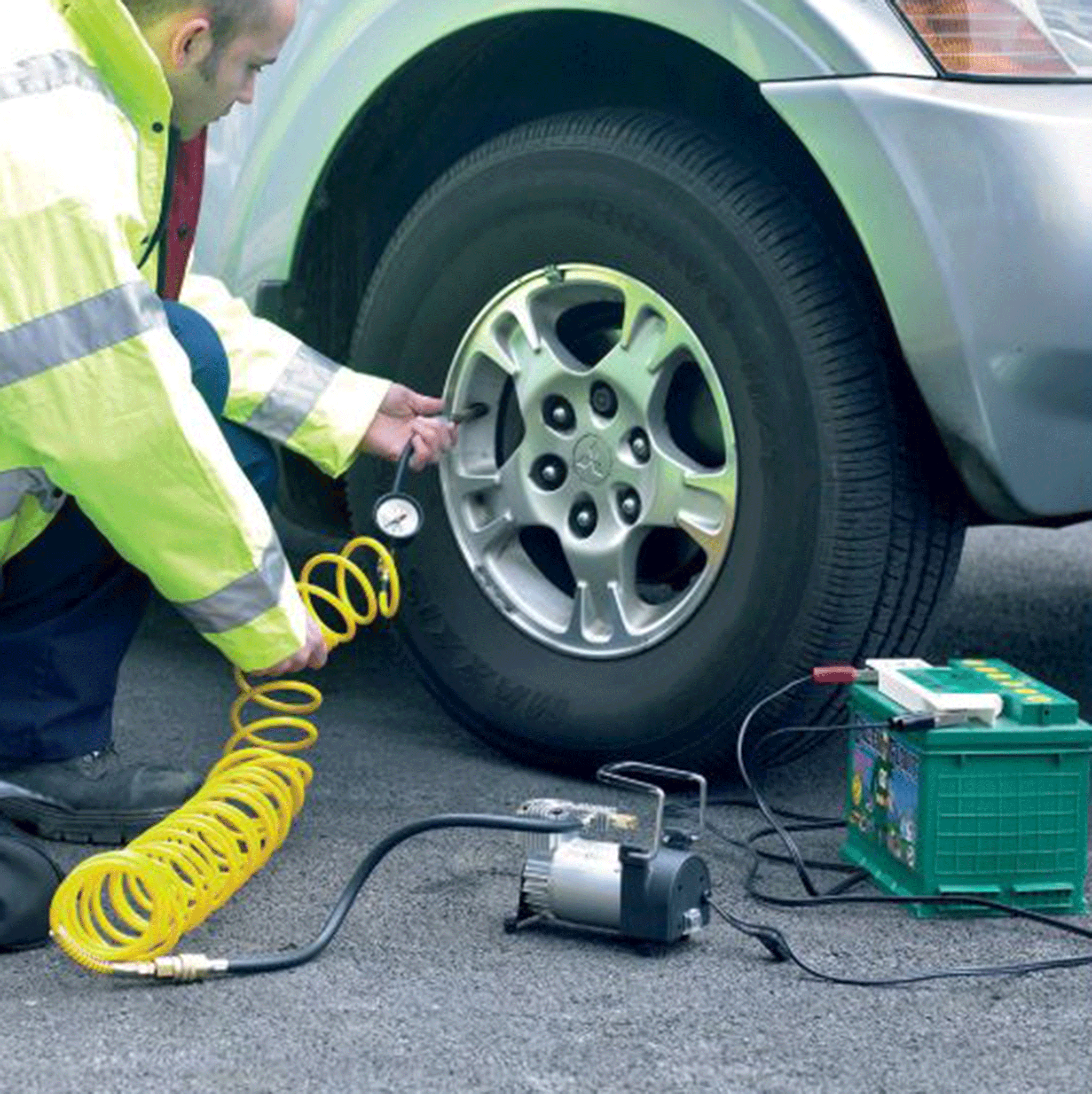 Ring Professional High Power Air Compressor Tyre Inflator 12V