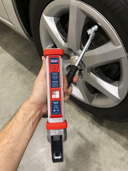 Sealey SA371 Tyre Inflator with 0.5m Hose & Twin Push-On Connector 2