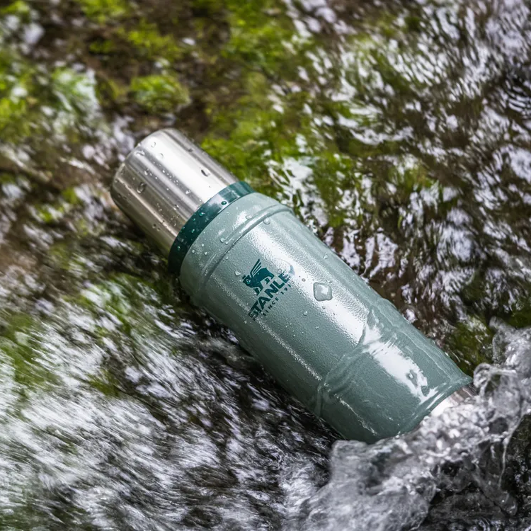 Stanley Classic Legendary Vacuum Bottle .47L Hammertone Green