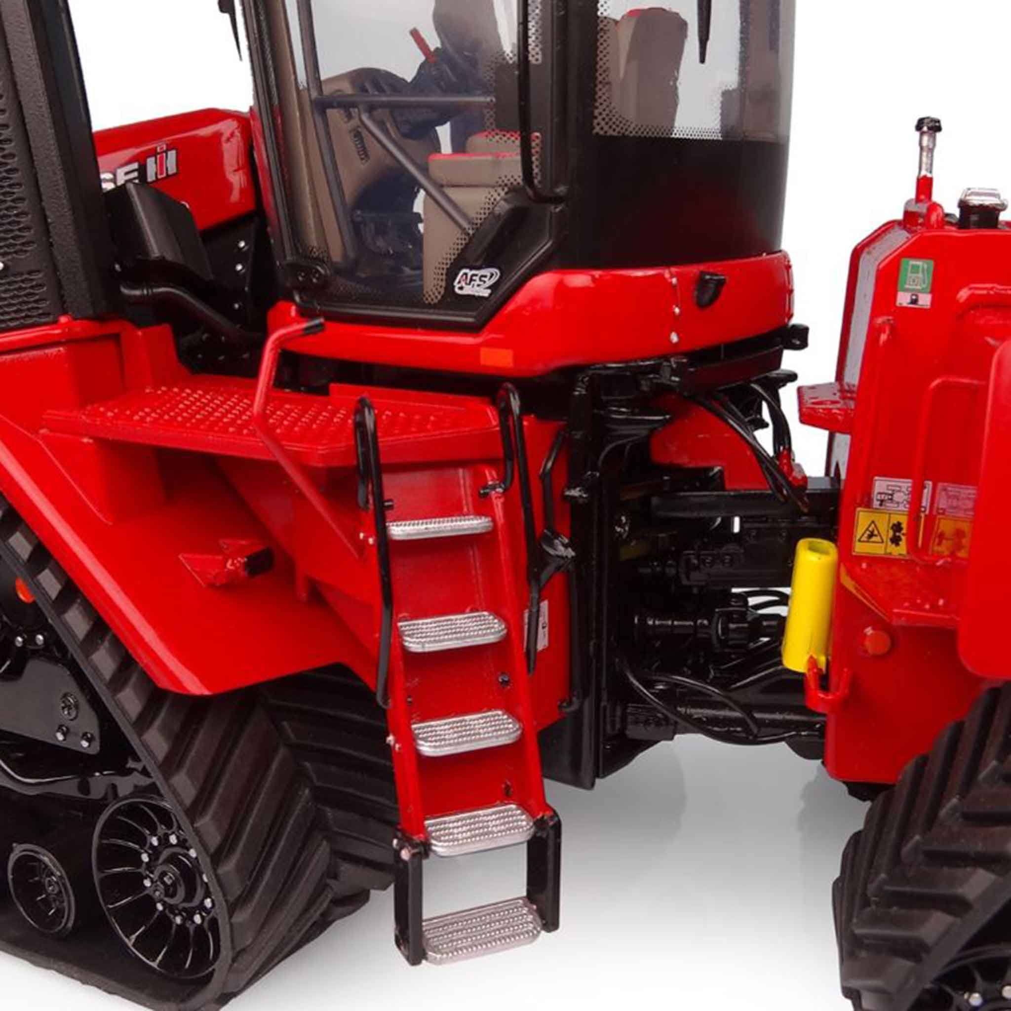 Universal Hobbies Case IH Quadtrac 715 Tractor 1:32 Scale
