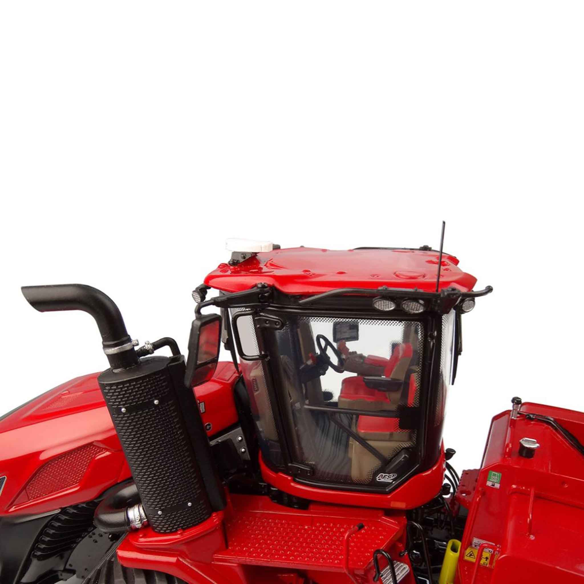 Universal Hobbies Case IH Quadtrac 715 Tractor 1:32 Scale