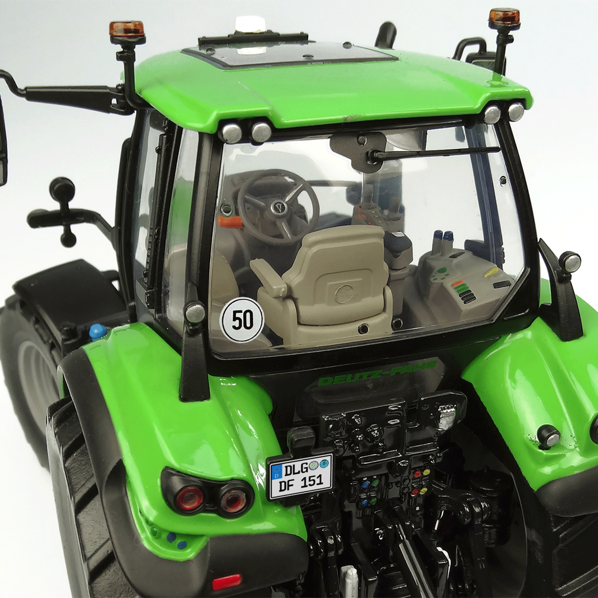 Universal Hobbies Deuzt-Fahr 6150.4 RV Shift Tractor 1:32 Scale