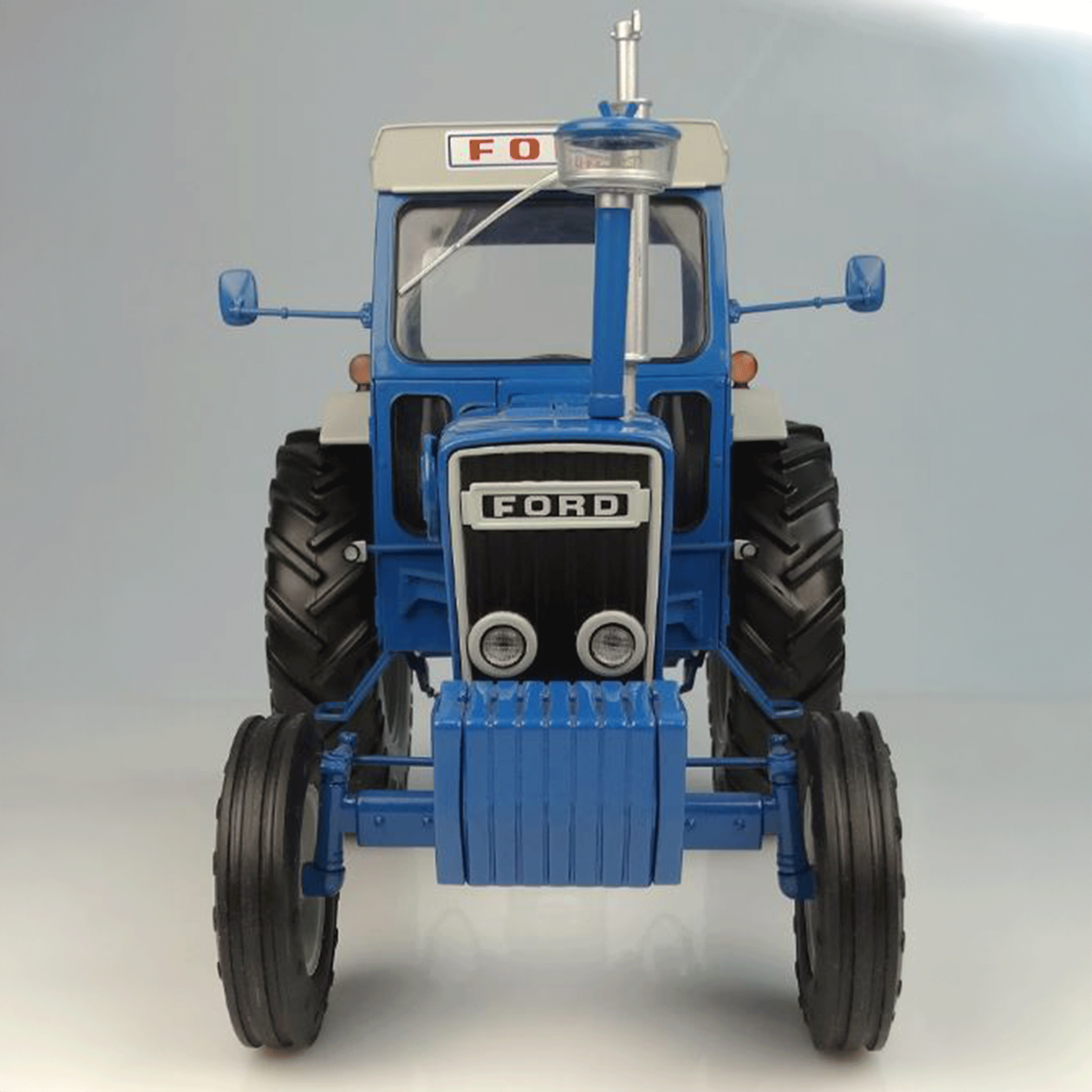 Universal Hobbies Ford 7600 Tractor 1975 Limited Edition 1:16 Scale