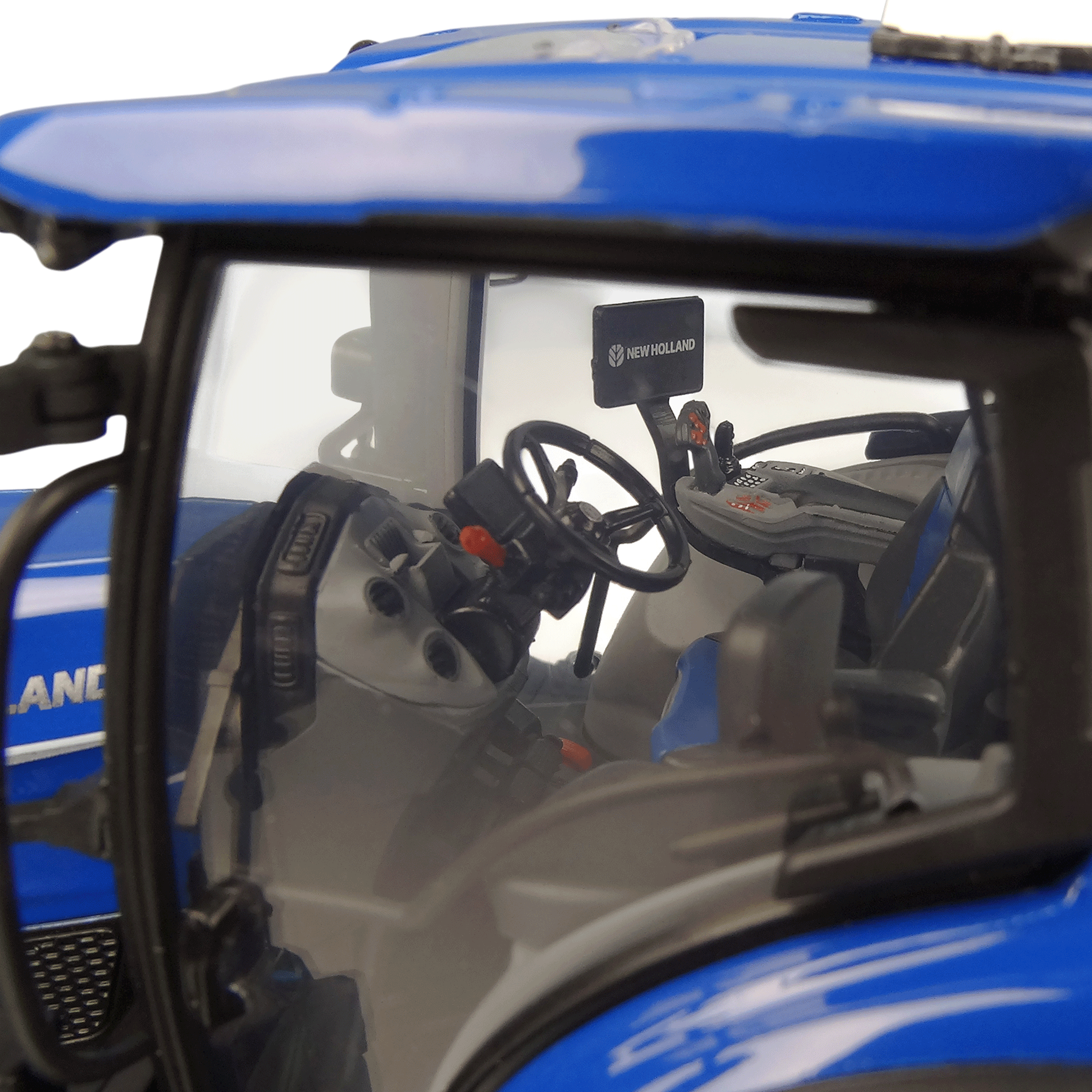Universal Hobbies New Holland T7.210 Dynamic Blue Tractor 1:32 Scale