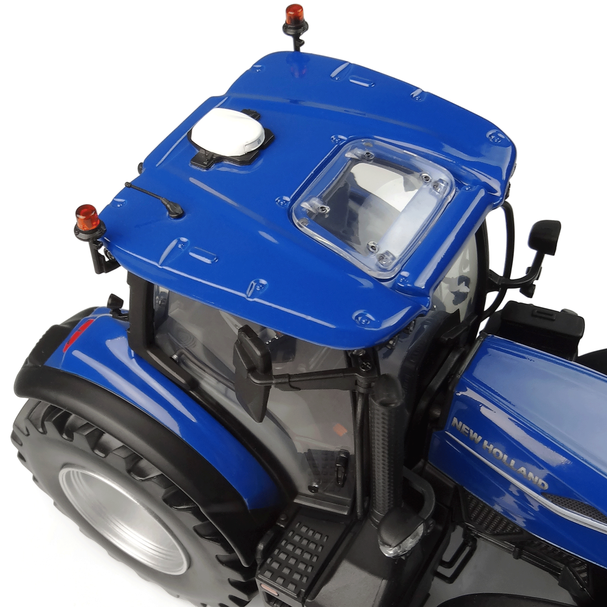 Universal Hobbies New Holland T7.210 Dynamic Blue Tractor 1:32 Scale