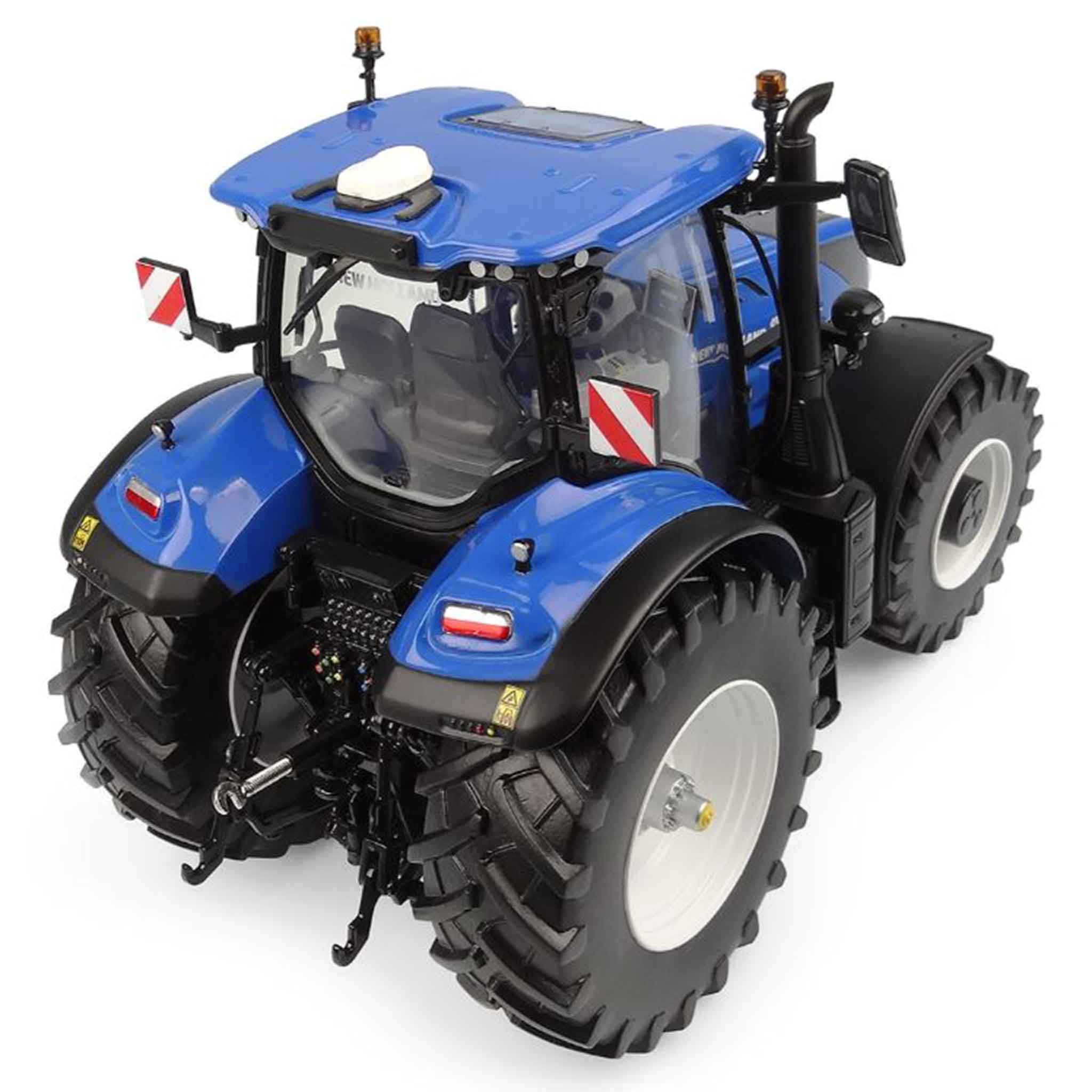 Universal Hobbies New Holland T7.300 Auto Command Tractor 1:32 Scale
