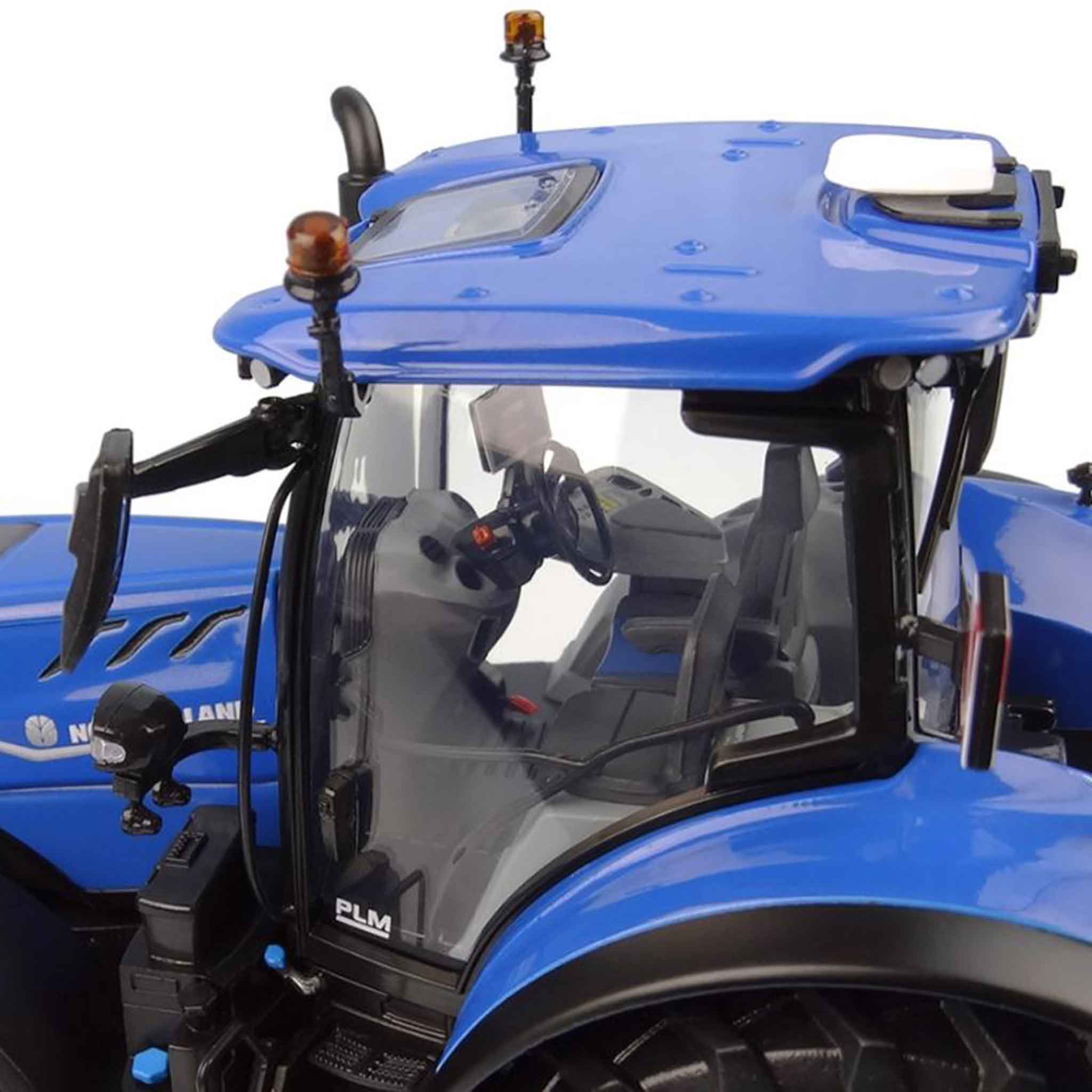 Universal Hobbies New Holland T7.300 Auto Command Tractor 1:32 Scale