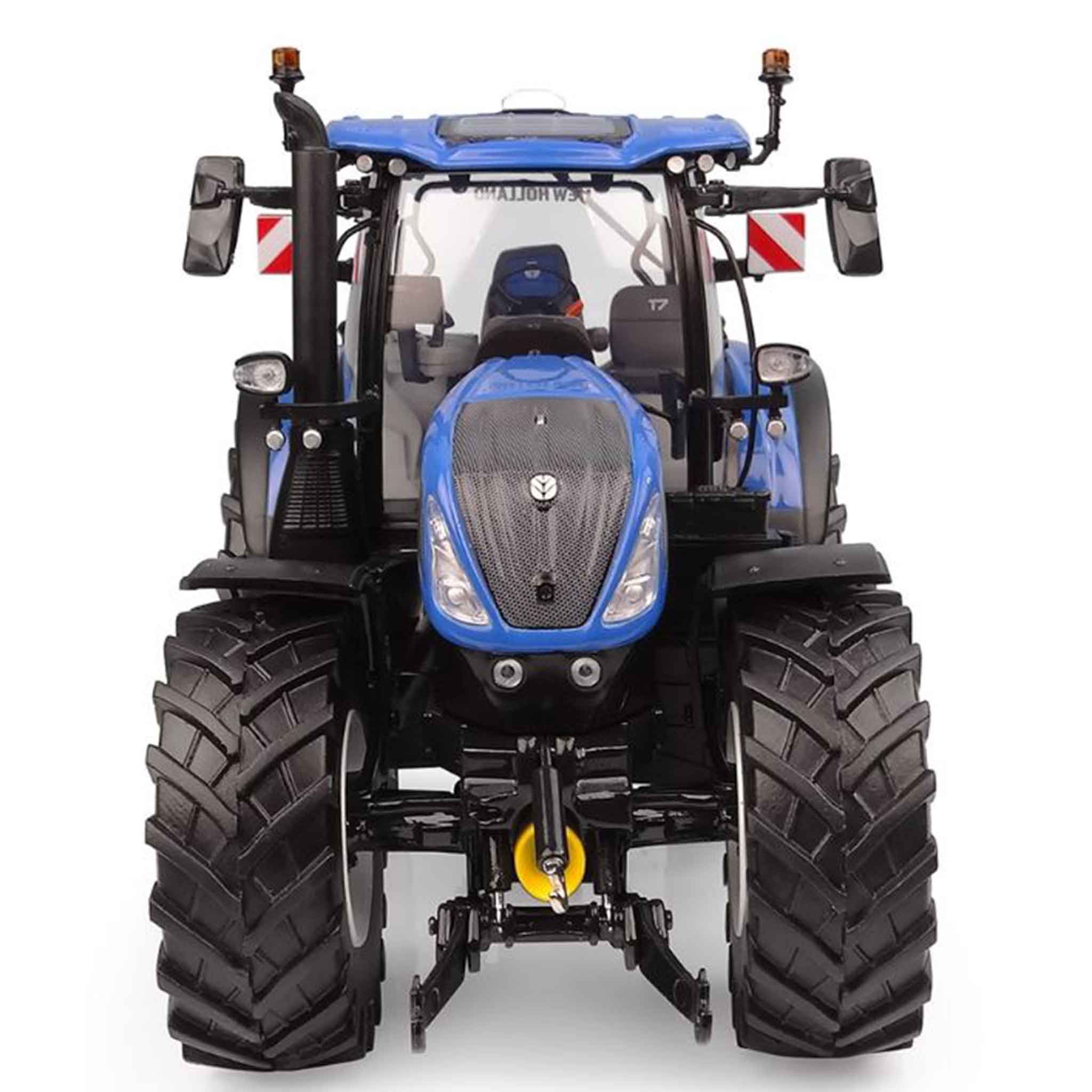 Universal Hobbies New Holland T7.300 Auto Command Tractor 1:32 Scale