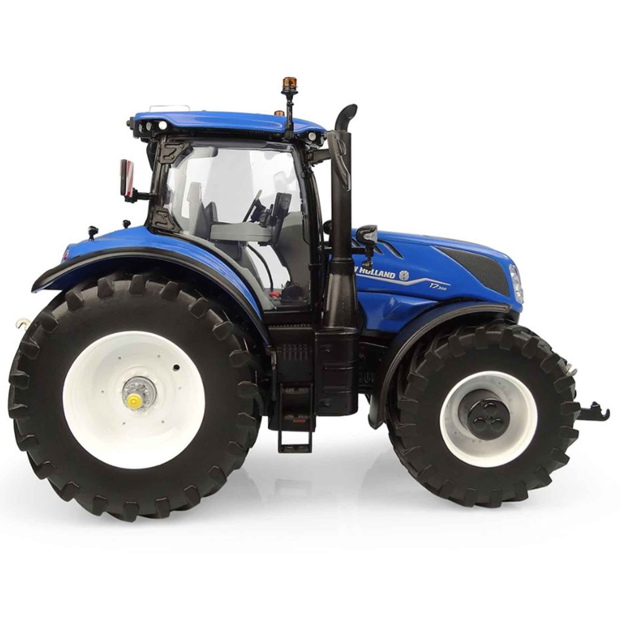 Universal Hobbies New Holland T7.300 Auto Command Tractor 1:32 Scale