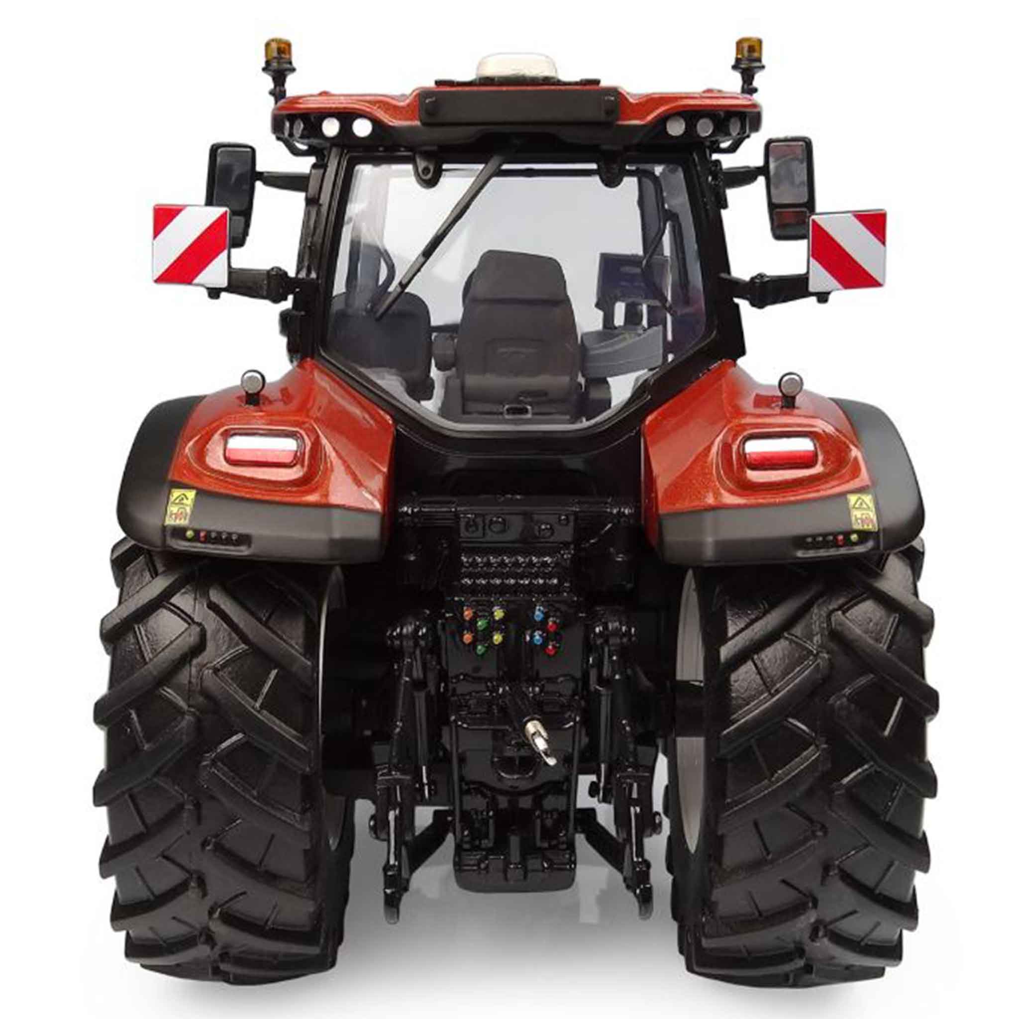 Universal Hobbies New Holland T7.300 Fiat Centenario Tractor 1:32 Scale