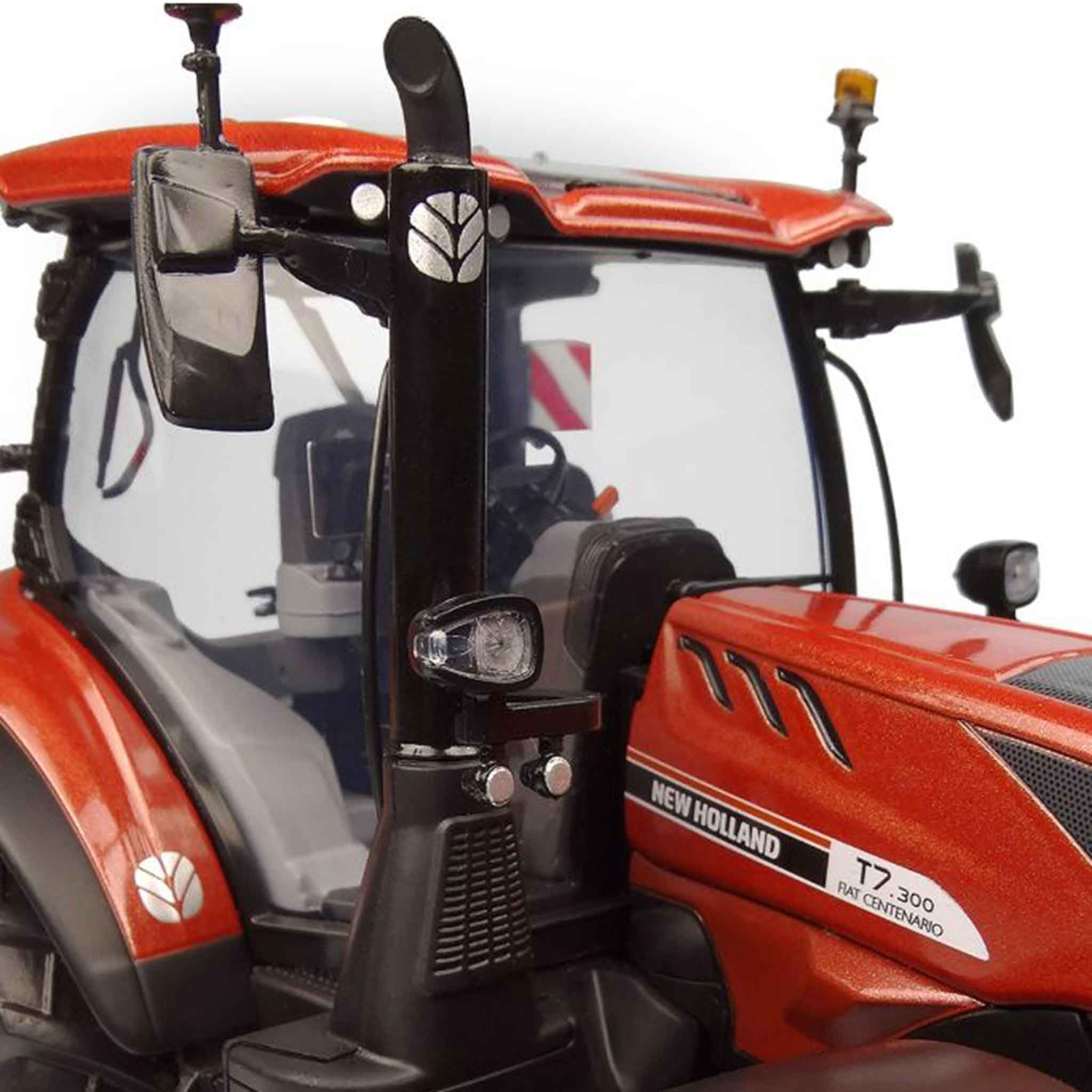 Universal Hobbies New Holland T7.300 Fiat Centenario Tractor 1:32 Scale