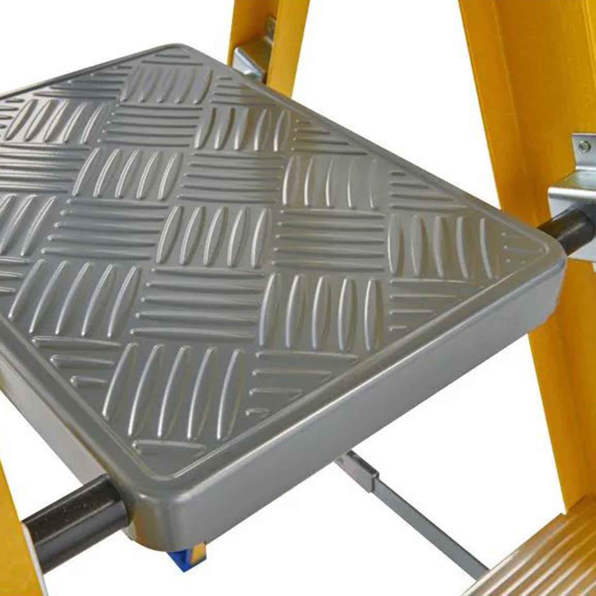 Werner-8-Tread-Fibreglass-Platform-Step-Ladder-2