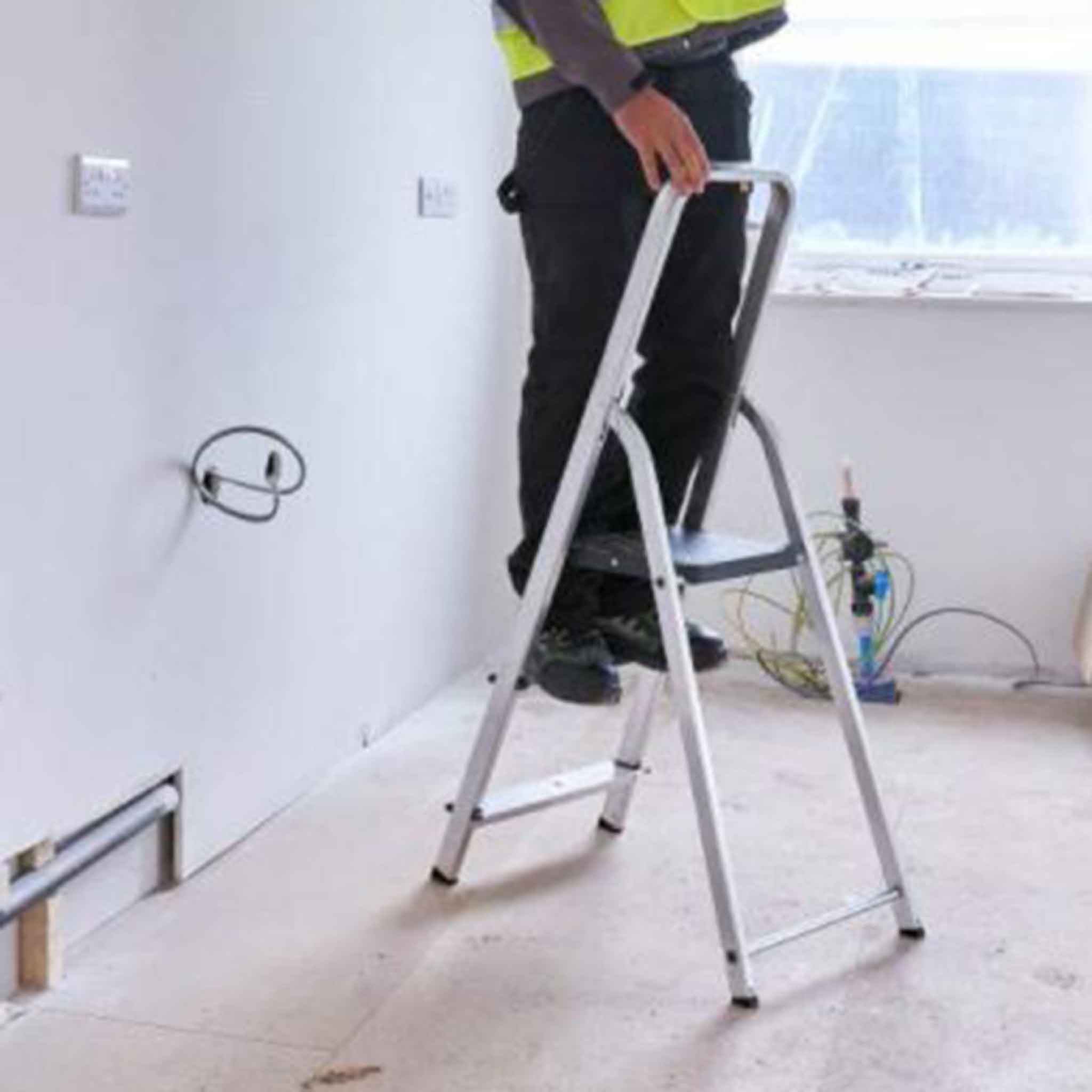 Youngman-Atlas-Lightweight-3-Tread-Step-Ladder-d