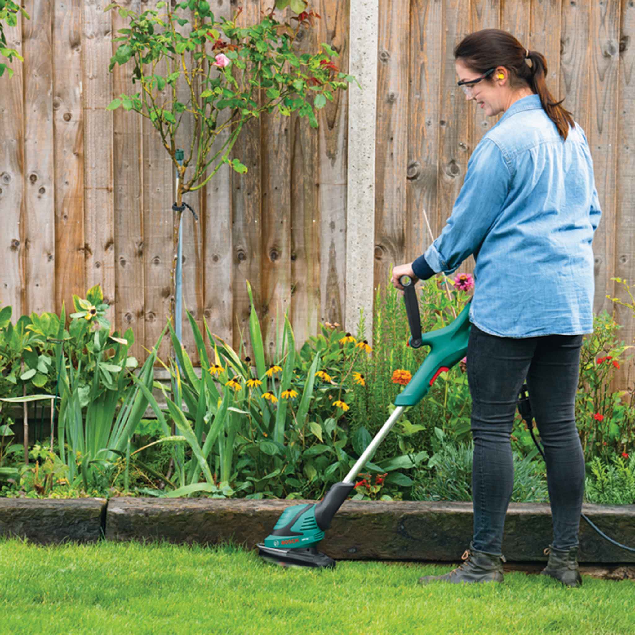 Bosch ART 27 Grass Trimmer – 450W Precision Cutting