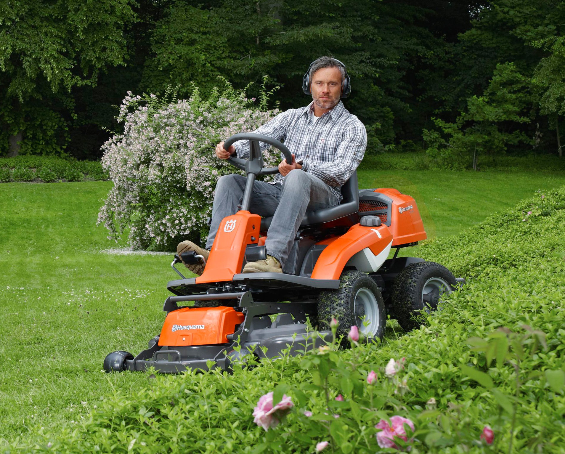 Husqvarna rider ride on lawn mowers