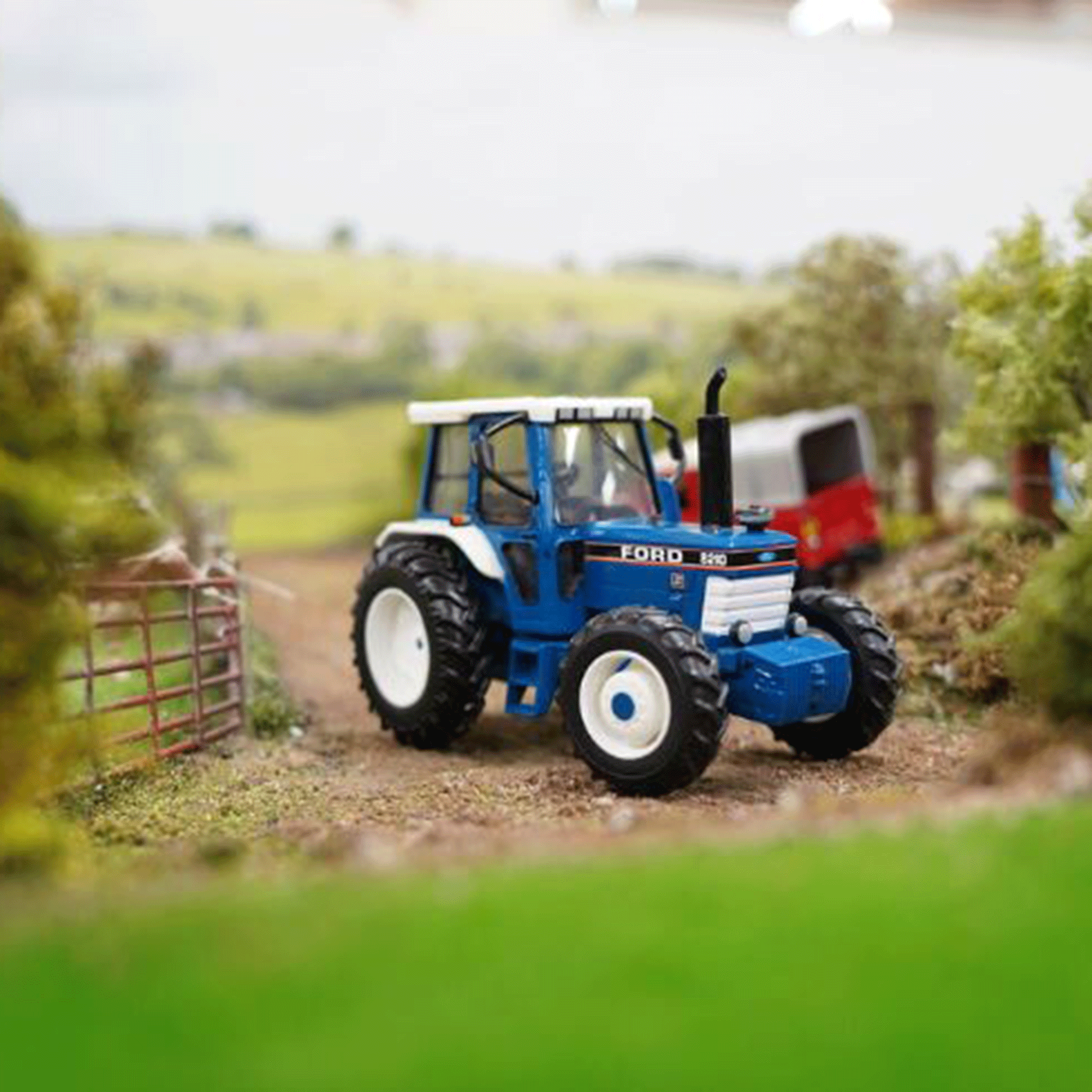 Britains Ford 8210 Tractor 1:32 Scale
