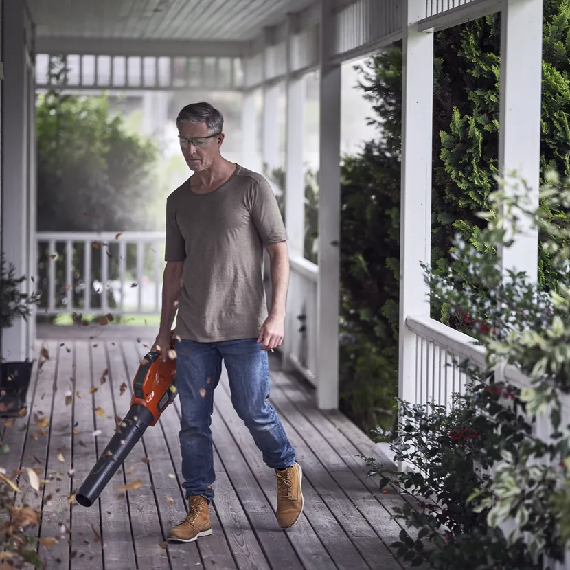 Husqvarna 120iB Leaf Blower with battery and charger