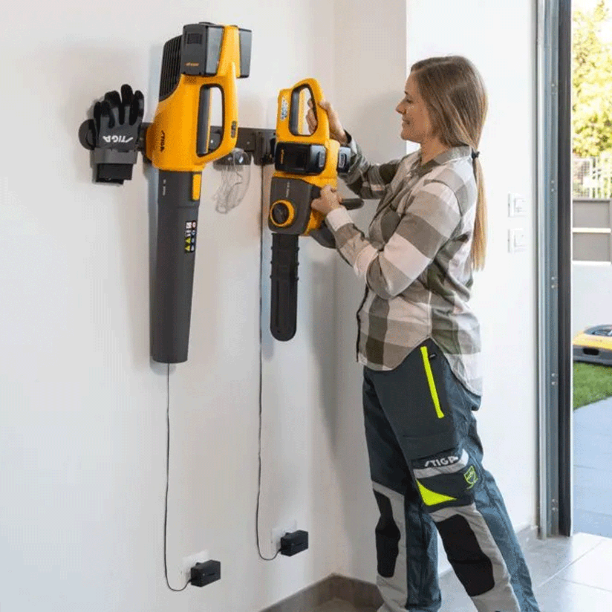 Stiga CS 300e Cordless Chainsaw Kit