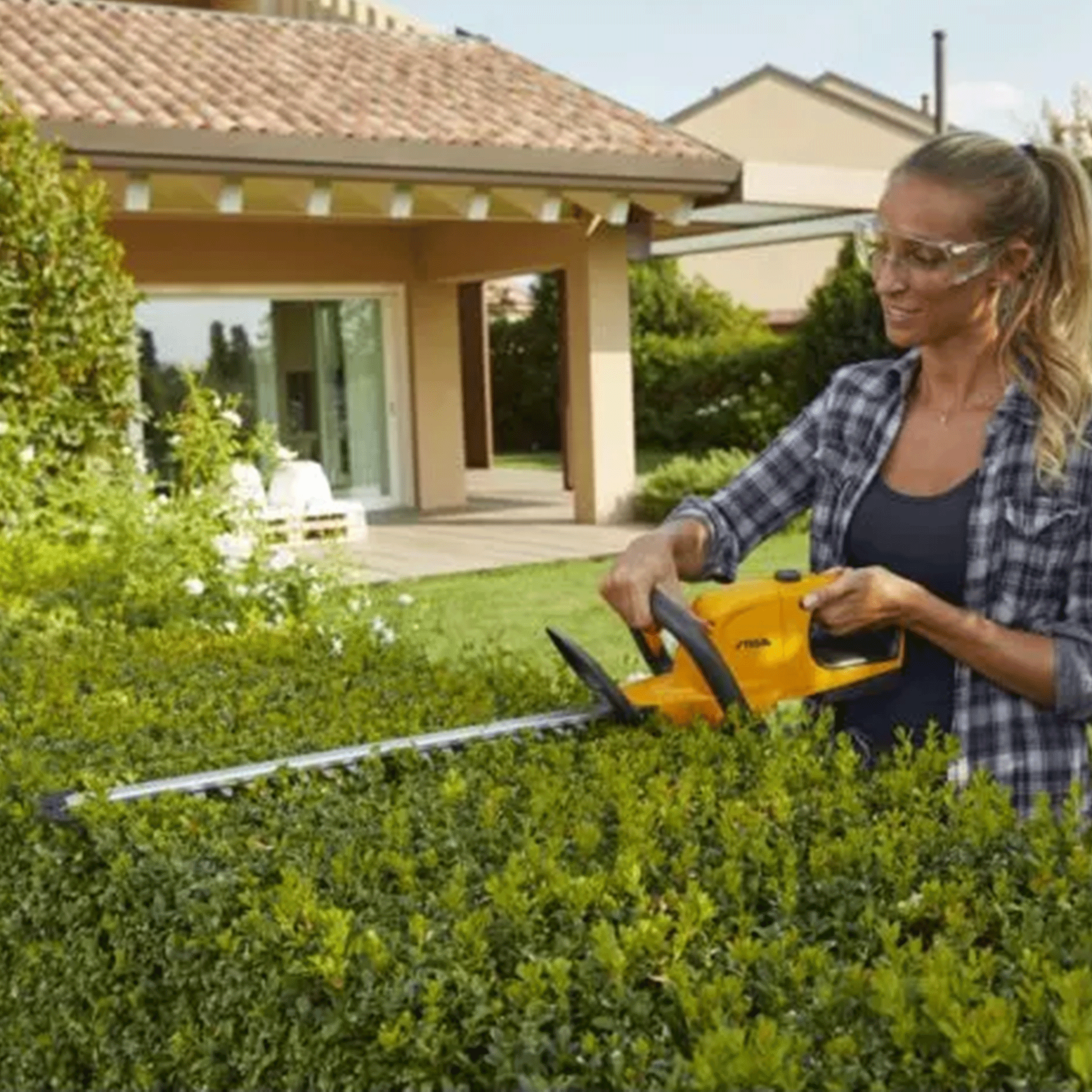 Stiga HT 100e Cordless Hedge Trimmer Kit