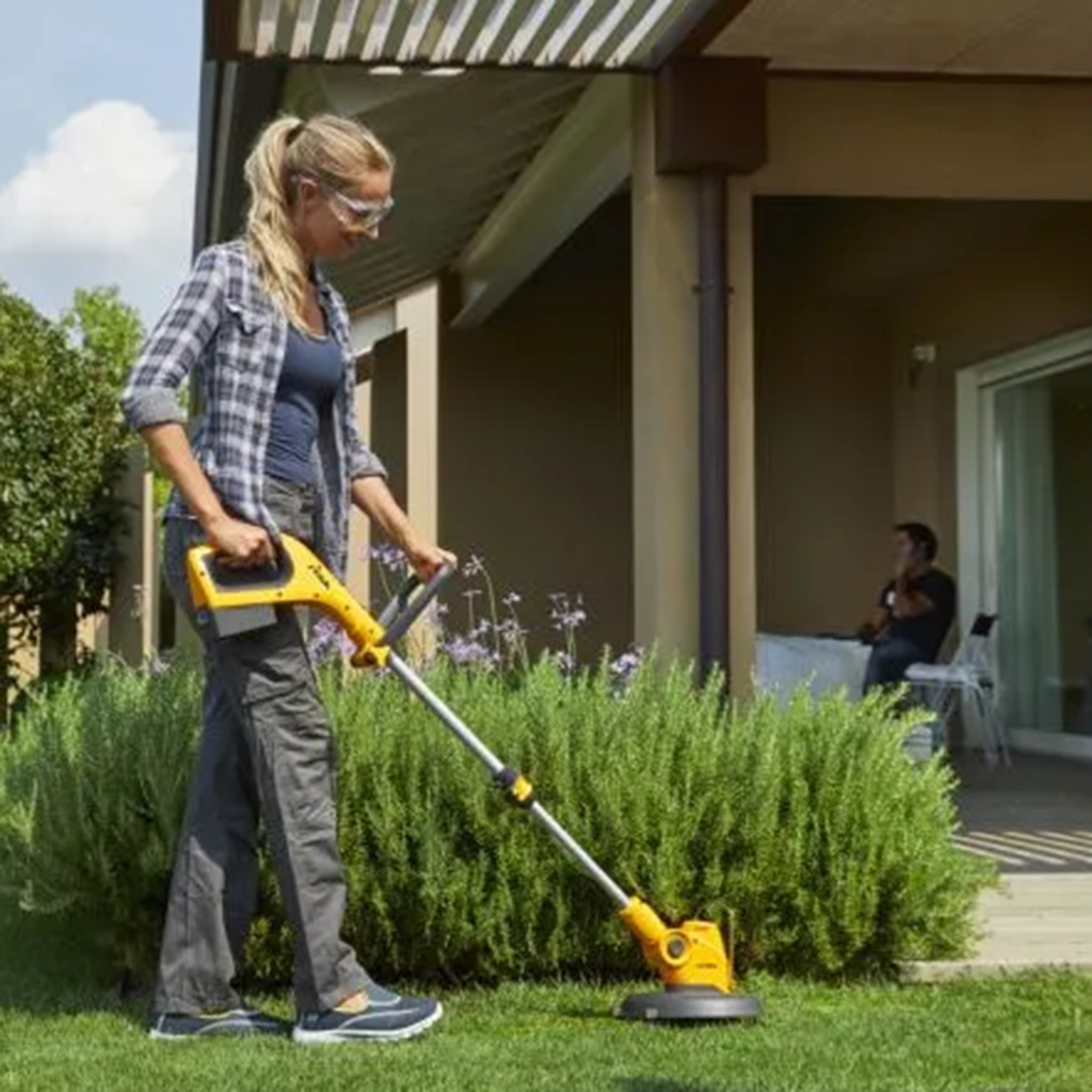 Stiga GT 100e Cordless Lawn Trimmer Kit