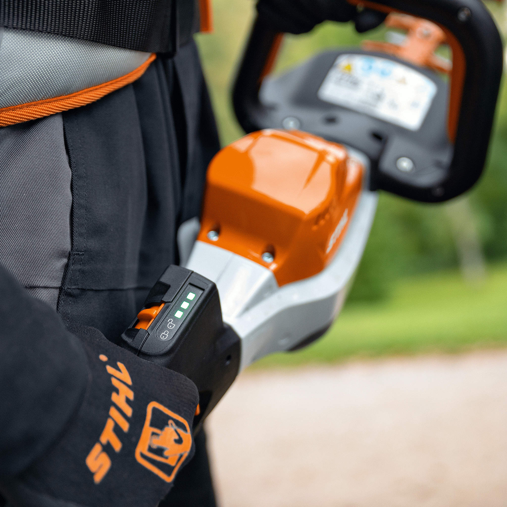 Stihl HSA 130 R Cordless Hedge Trimmer 24" Tool Only