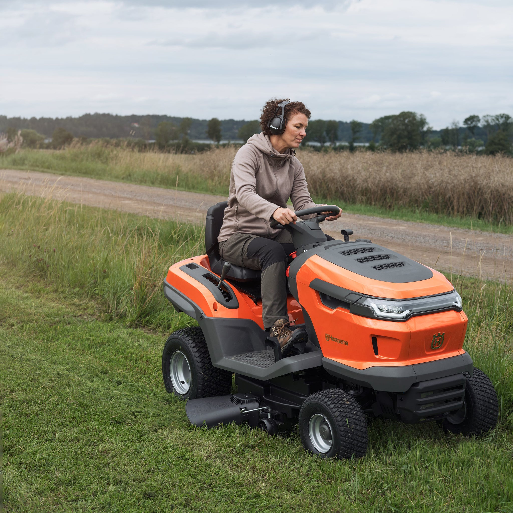 Husqvarna TS 215T Garden Tractor