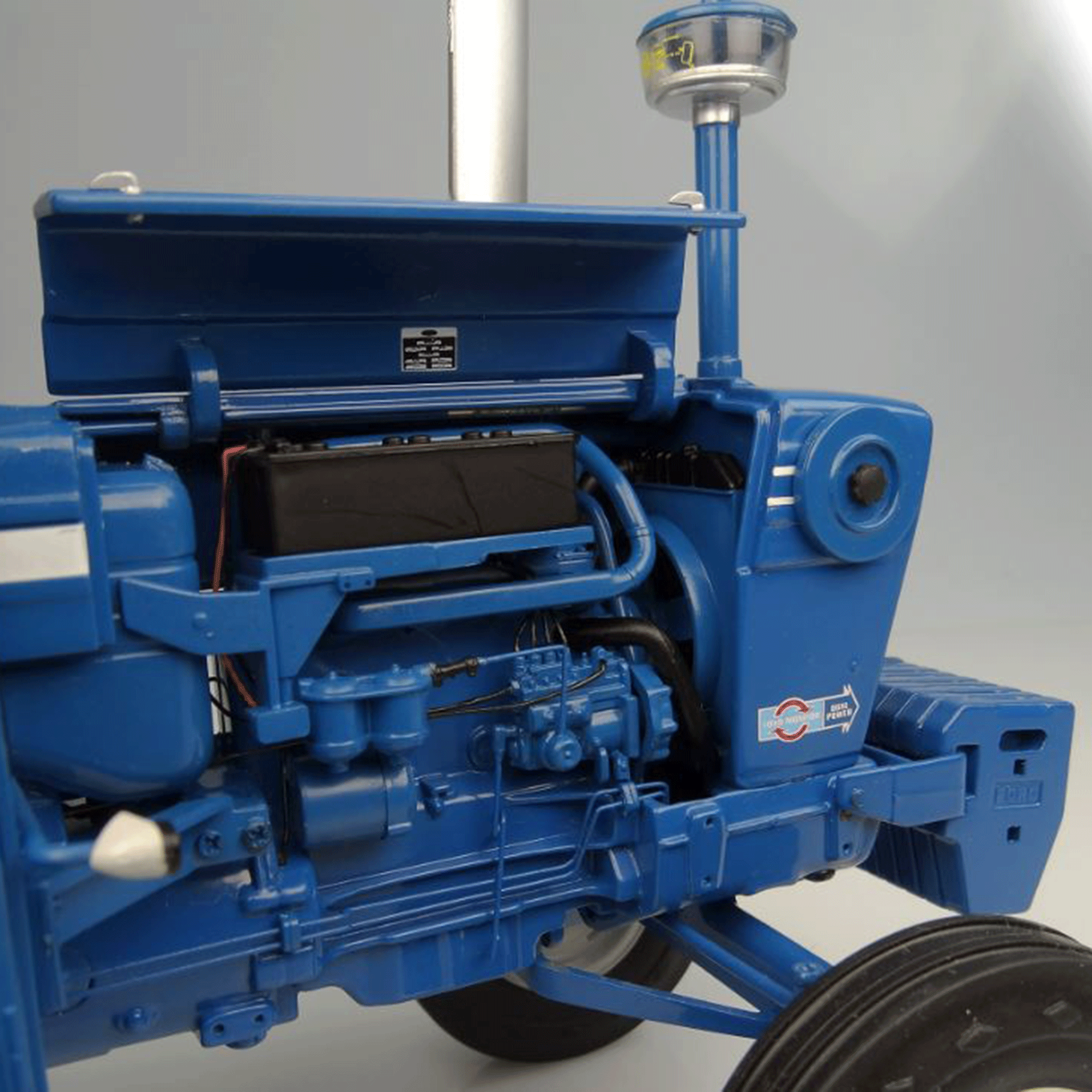 Universal Hobbies Ford 7600 Tractor 1975 Limited Edition 1:16 Scale