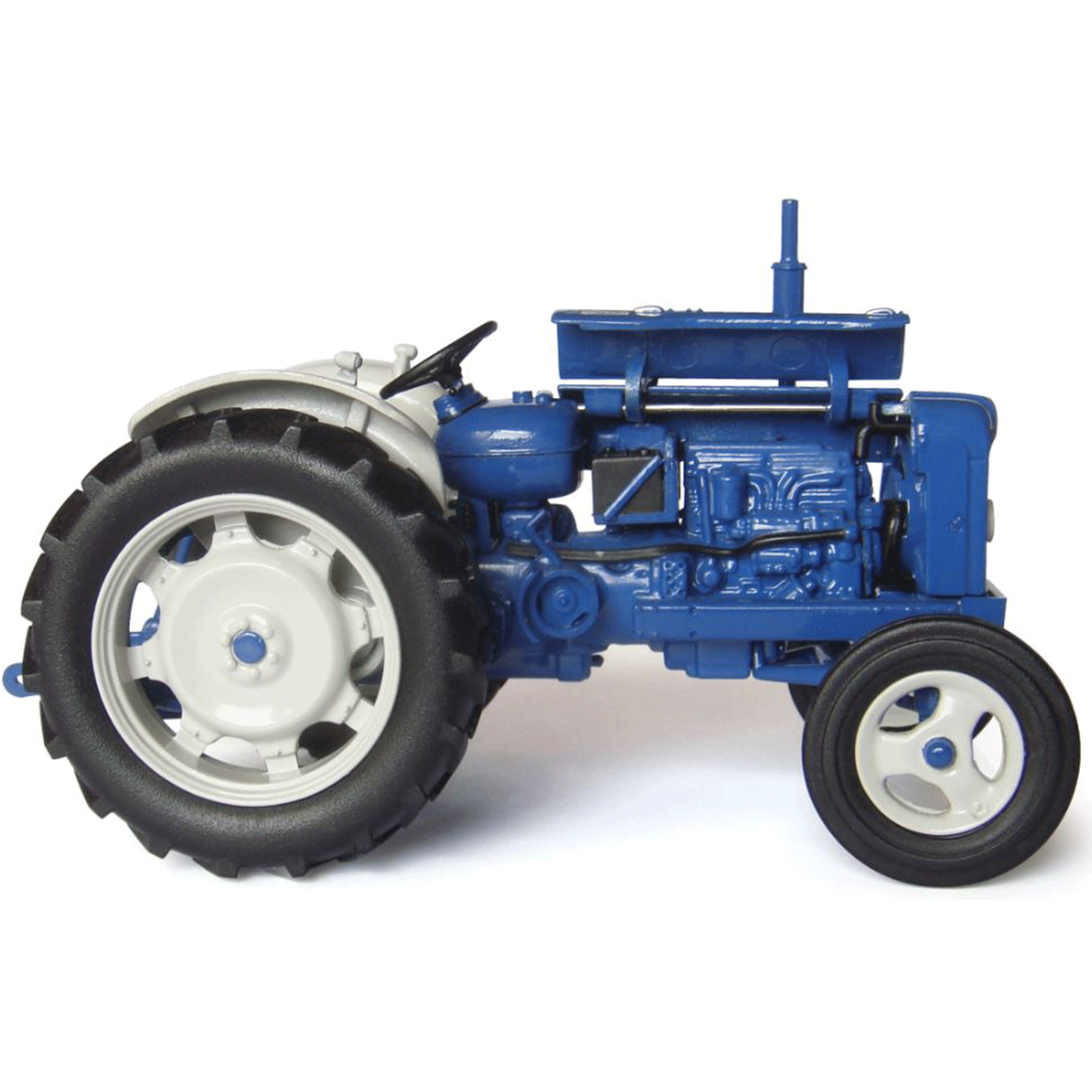 Universal Hobbies Fordson Super Major 'New Performance' Tractor 1:32 Scale