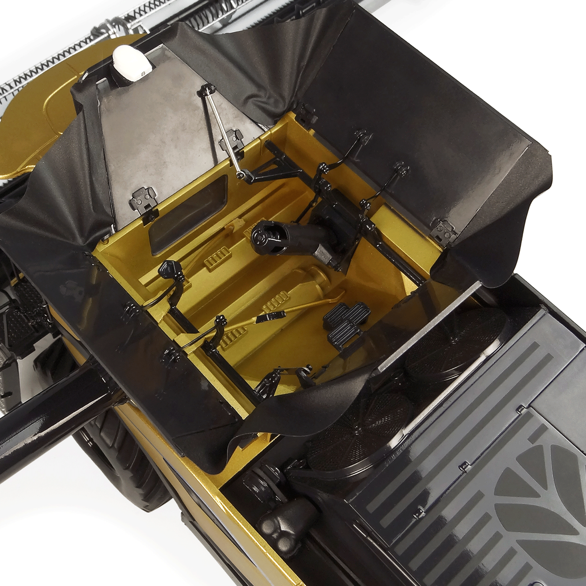 Universal Hobbies New Holland CR11 Combine Gold Show Edition 1:32 Scale