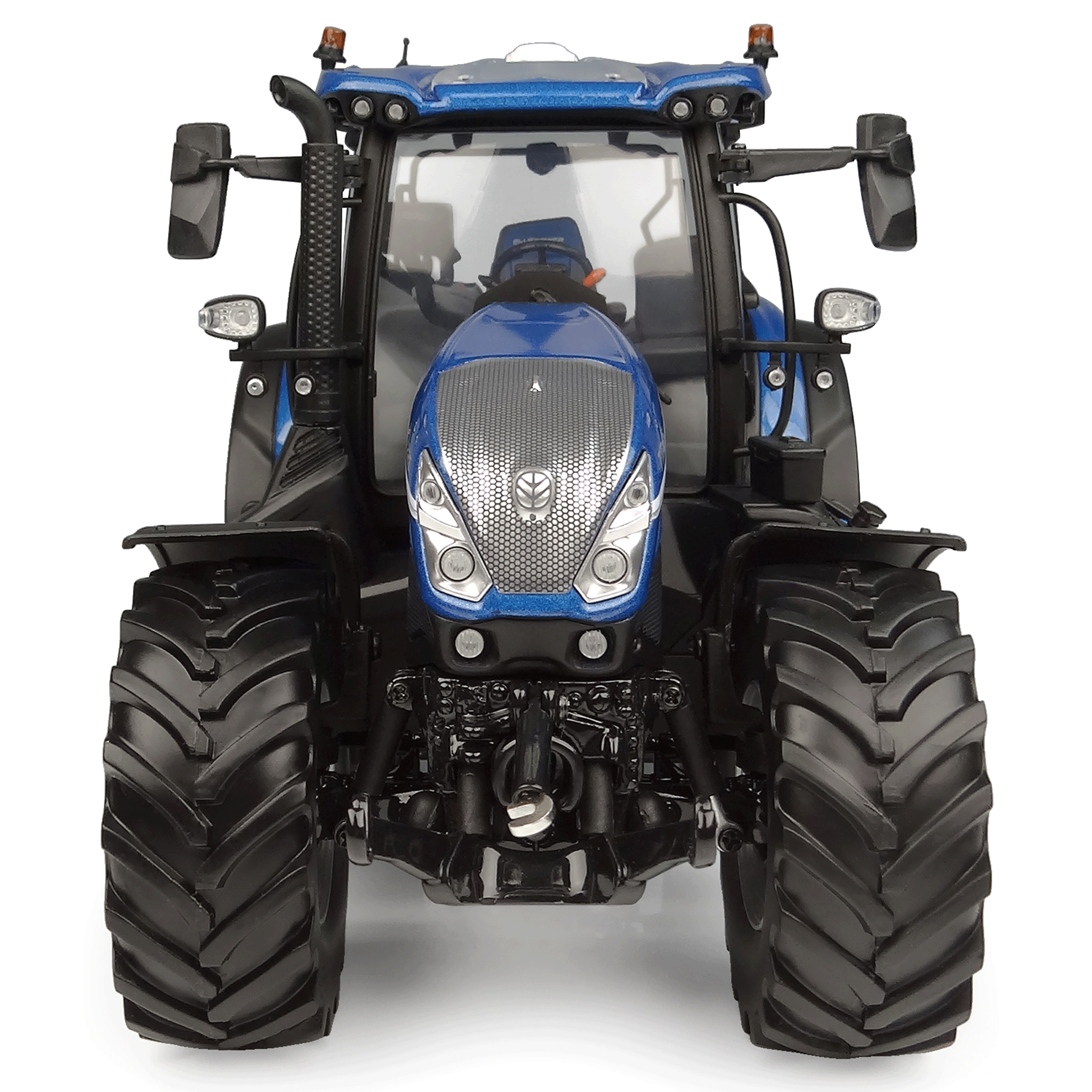 Universal Hobbies New Holland T7.225 Blue Power Tractor 1:32 Scale