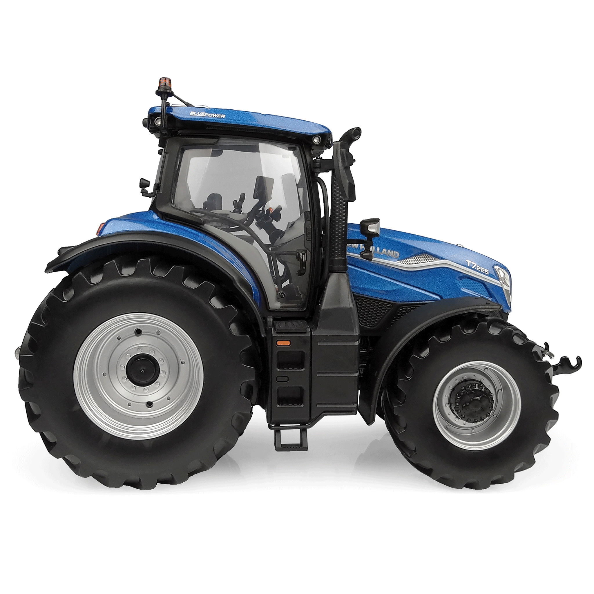 Universal Hobbies New Holland T7.225 Blue Power Tractor 1:32 Scale