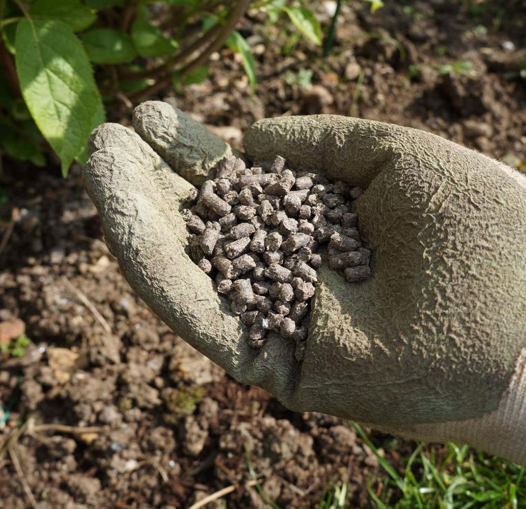 Vitax 6X Pelleted Chicken Manure Natural Fertiliser 8kg 2